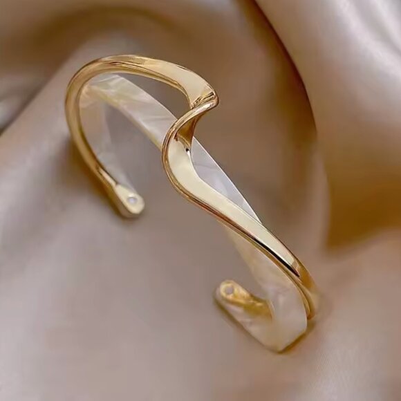 14K Gold Filled White Marble Bangle Bracelet - Picture 2 of 4